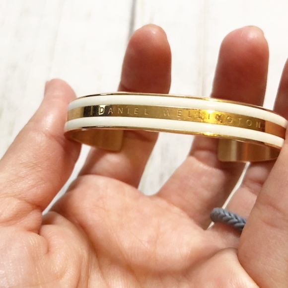 Daniel Wellington white/ gold like colored open bracelet - Picture 5 of 8